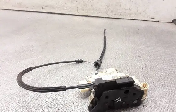 Volkswagen PASSAT B6 Front door lock 3C1837015A