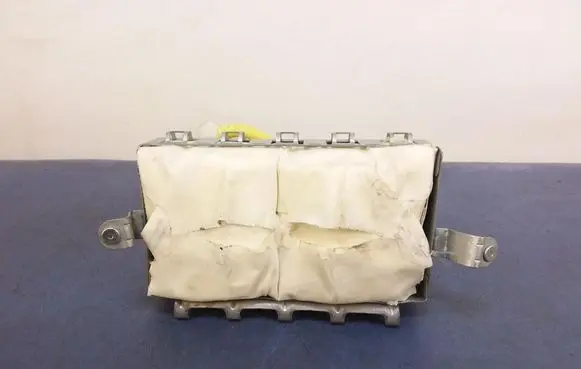 Peugeot 107 Passenger airbag 