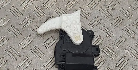Toyota RAV 4 (XA40) Air flap motor/actuator 