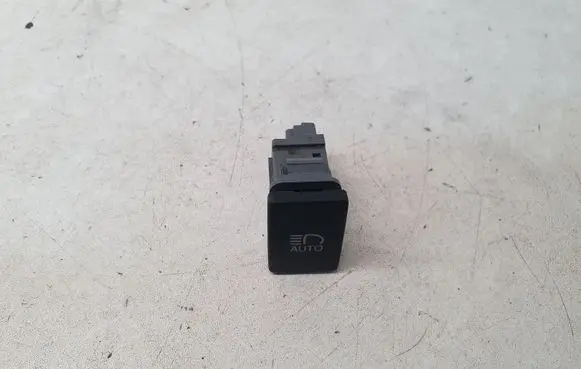 Toyota Yaris Light switch 15B550