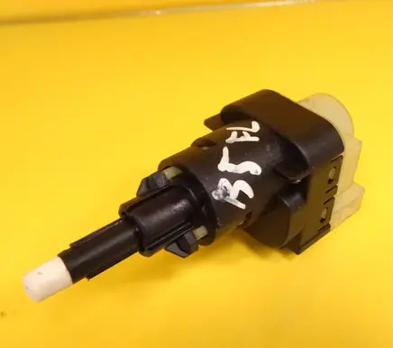 Volkswagen PASSAT B5.5 Brake pedal sensor switch 1K2945511
