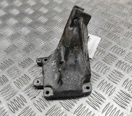 Mercedes-Benz CLS C218 X218 Engine mounting bracket A2782236404