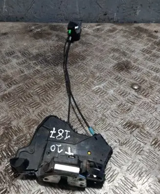 Toyota RAV 4 (XA30) Front door lock (next to the handle) A046693 T10187