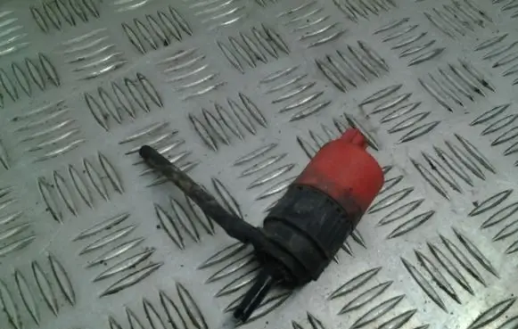 Volvo S40, V40 Windscreen/windshield washer pump