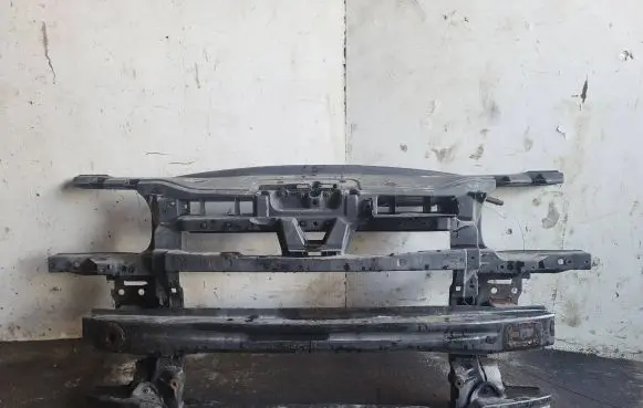 Volkswagen Touran I Radiator support slam panel