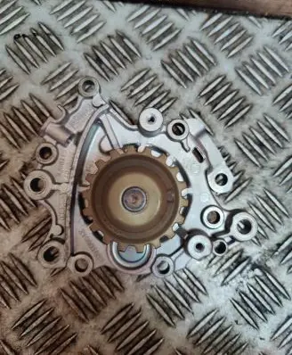 Opel Vivaro Water pump Z16001023