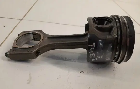 BMW X5 E70 Piston with connecting rod 84L107