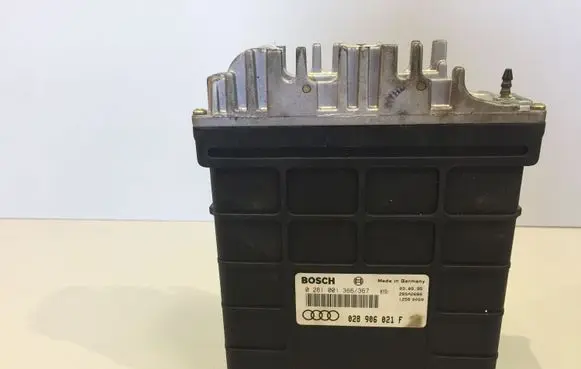 Audi A4 S4 B5 8D Engine control unit/module 028906021F 0281001366367