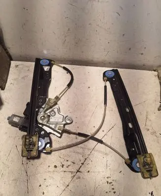Opel Insignia A Front door window regulator with motor 13302457 30555 966436103
