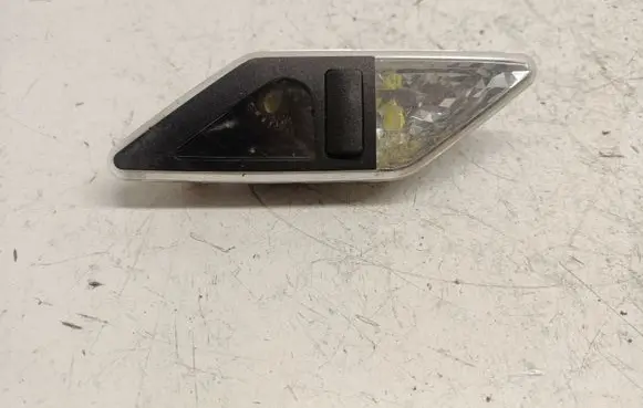 BMW 3 E46 Rear seat light 8375586