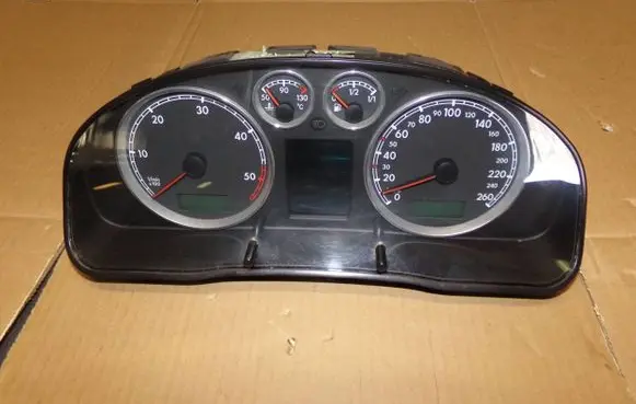 Volkswagen PASSAT B5.5 Speedometer (instrument cluster) 110080199