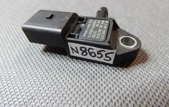 Audi Q3 8U Air pressure sensor 04L906051B