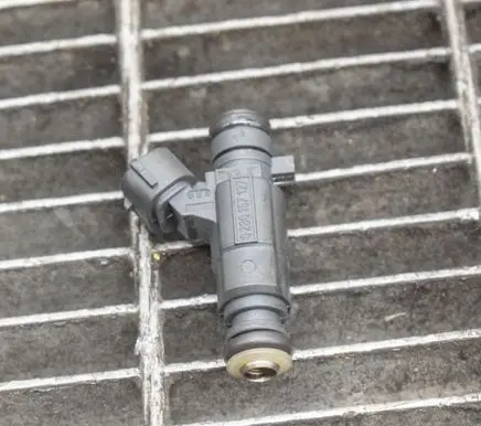 Peugeot 208 Fuel injector 9676017480 0280157127