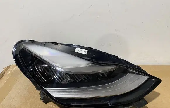 Tesla Model 3 Headlight/headlamp 107737600C