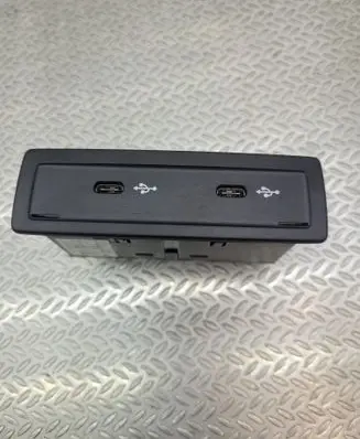Mercedes-Benz CLA C118 X118 USB socket connector A2478204002