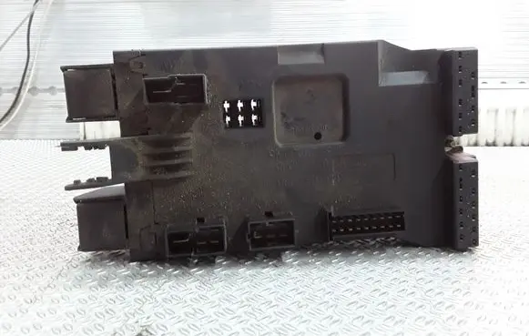 Mercedes-Benz Sprinter W901 W902 W903 W904 Fuse module 0005400650