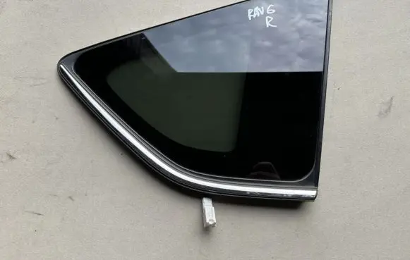 Toyota RAV 4 (XA40) Rear side window E643R005844