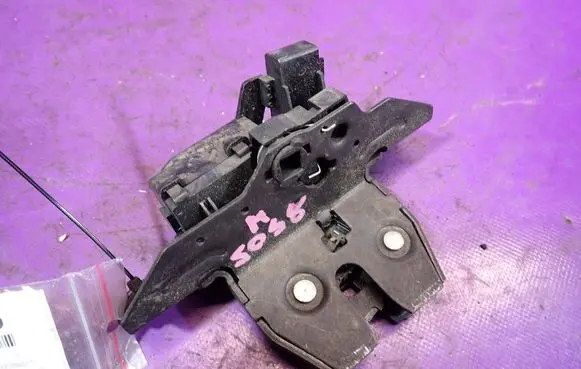 Opel Astra J Tailgate/trunk/boot lock/catch/latch 13587646
