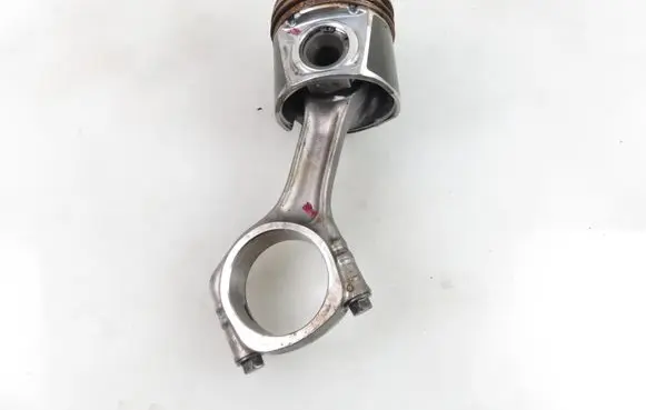 Iveco Daily 6th gen Piston with connecting rod 