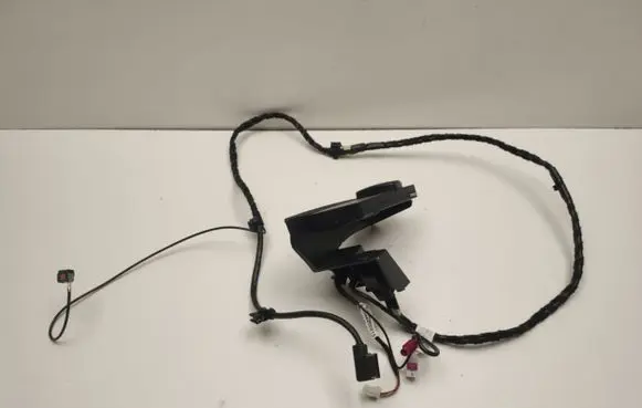 Mercedes-Benz C W204 USB socket connector A1728200515