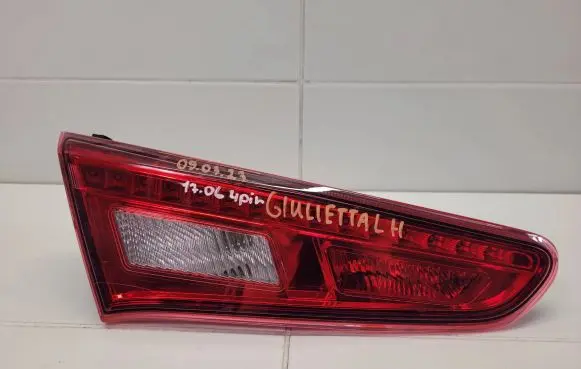 Alfa Romeo Giulietta Tailgate rear/tail lights 50531133