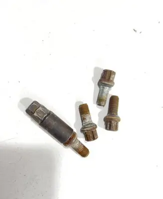 Audi Q7 4L Anti-theft wheel nuts and lock 