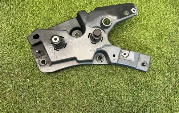 Volvo XC60 Fender mounting bracket 32288932