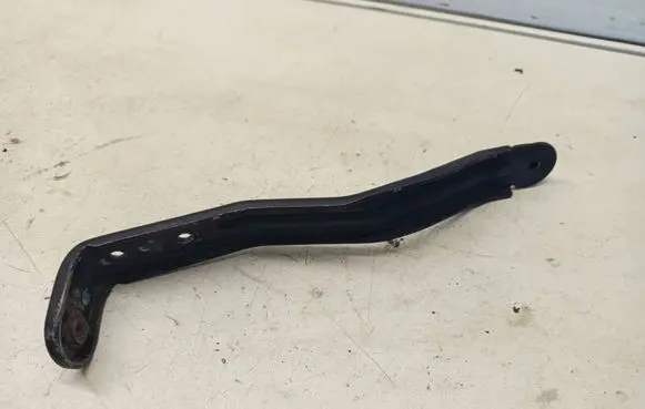 Volkswagen Phaeton Intercooler pipe mounting bracket 3D0145813A