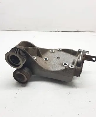 Suzuki Grand Vitara II Engine mounting bracket