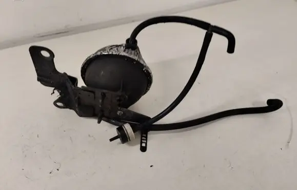 Vacuum air tank