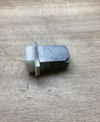 Nissan PickUp Heater blower motor/fan resistor 70T033L23
