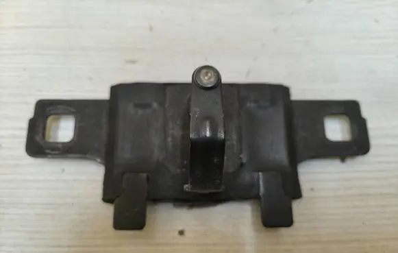 Audi Q2 - Loading door lock loop/hook striker 8W9827507A