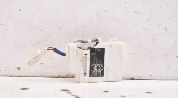 Toyota Prius (XW20) Door central lock control unit/module 8999247020
