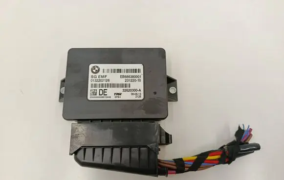 BMW X3 F25 Hand brake control module 6863800 23122010 32620300A