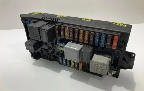 Mercedes-Benz E W211 Fuse module 2115453901 A2115453901