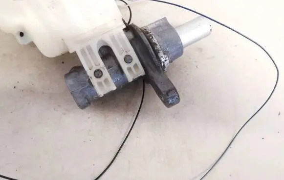 Master brake cylinder