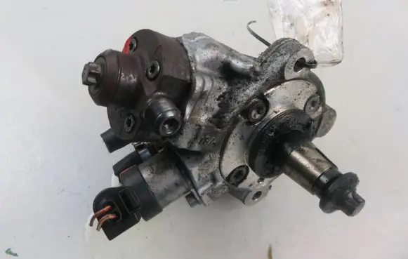BMW 3 E90 E91 Fuel injection high pressure pump 0445010518