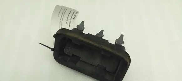 Quarter panel pressure vent