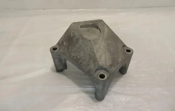 Opel Meriva B Engine mounting bracket 13247804