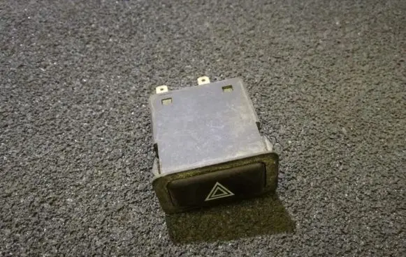 BMW 3 E30 Hazard light switch SAEQC80FK5023