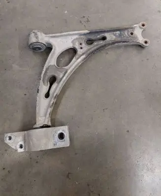 Volkswagen Touran I Front lower control arm/wishbone