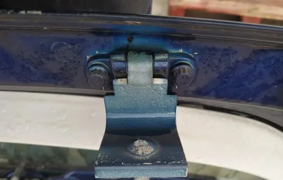 Volkswagen Golf V Tailgate/trunk/boot hinge