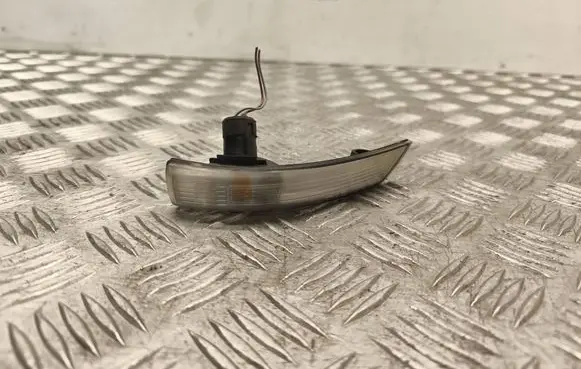 Ford Focus Mirror indicator light 8M5113B382AA 21982884