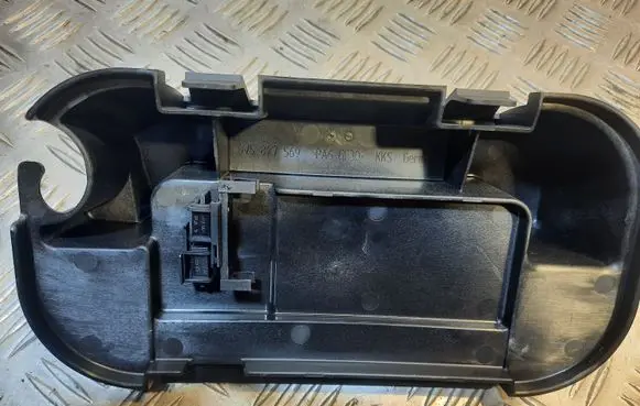 Audi A3 S3 8V Quarter panel pressure vent 8V5827569