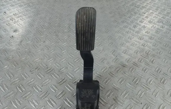Mercedes-Benz Vito Viano W639 Accelerator throttle pedal A9063000304 ZG50120015 0280755025