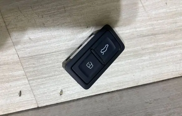 Audi Q3 F3 Tailgate/boot open switch button 4G0959831D