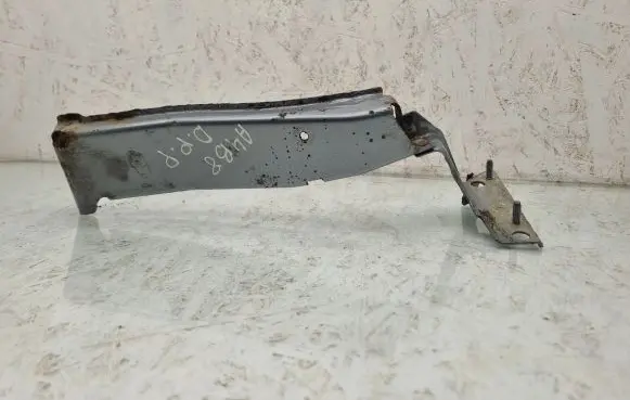 Audi A4 S4 B8 8K Fender mounting bracket 8K0821136B