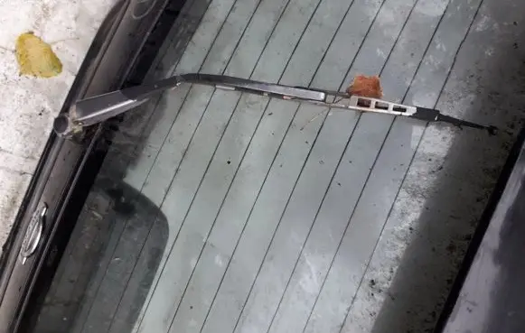 Nissan Almera Rear wiper blade arm