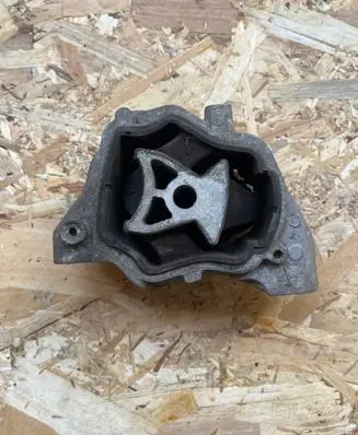 Land Rover Discovery Sport Engine mount bracket TR8070M18
