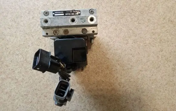 Mitsubishi Pajero ABS Pump 11000030270 MB668266